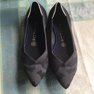 Rothys!! Pointed toe grey and black camo flats